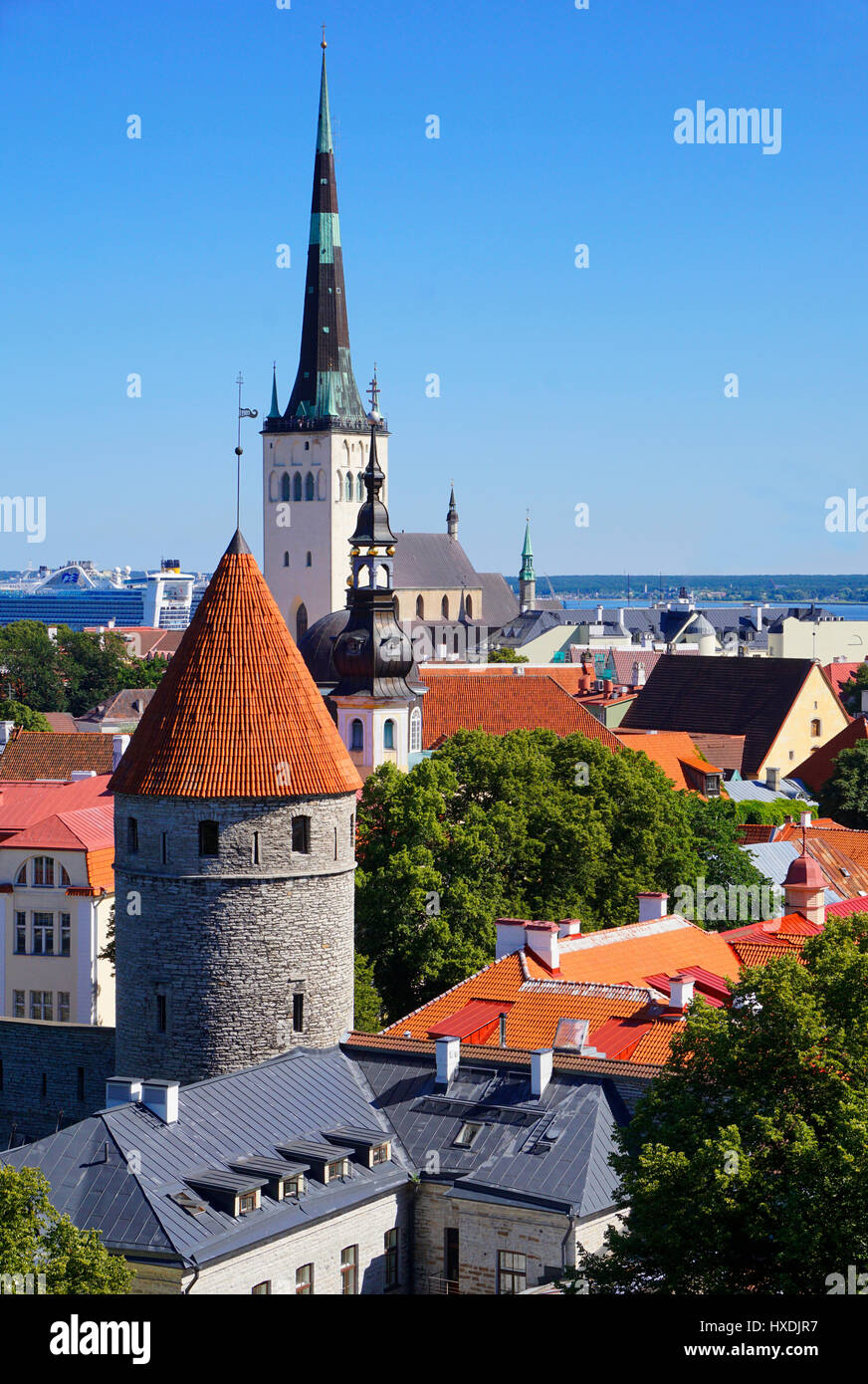 Tallinn, Estonia, campanarios y torres. Foto de stock