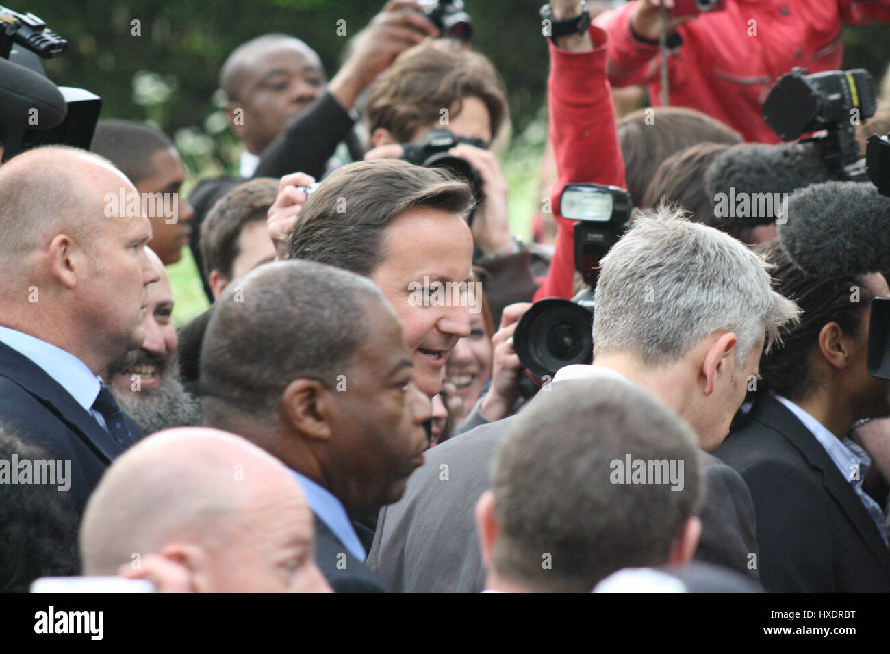 DAVID CAMERON, Primer Ministro el 28 de abril de 2011 el centro comercial de Londres, Inglaterra Foto de stock