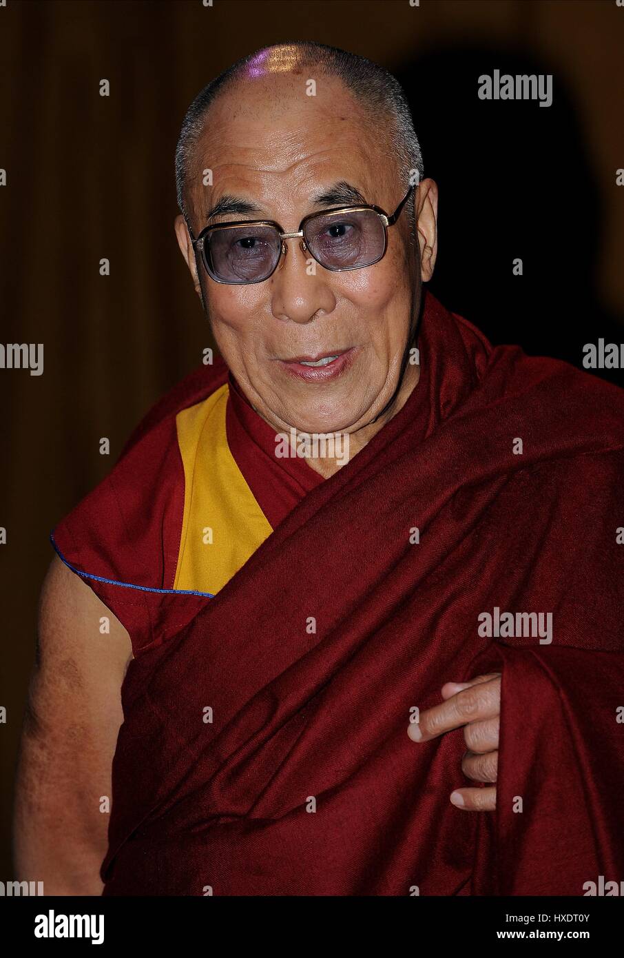 Su Santidad el Dalai Lama, el 14º Dalai Lama del Tíbet el 17 de junio de 2012 ARENA DE MANCHESTER MANCHESTER, Inglaterra Foto de stock