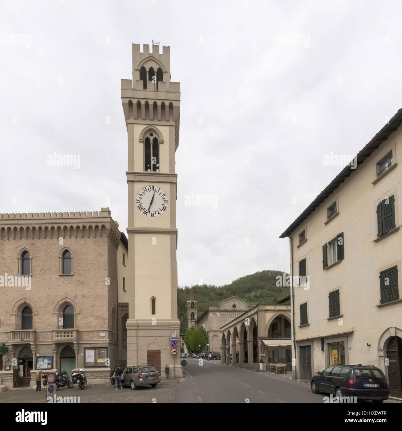 Italia, Santa Sofía - abril 23, 2015: el pueblo del país con la Torre Cívica. Ciudad italiana de 4.175 habitantes en la provincia de Forlì-Cesena, F Foto de stock