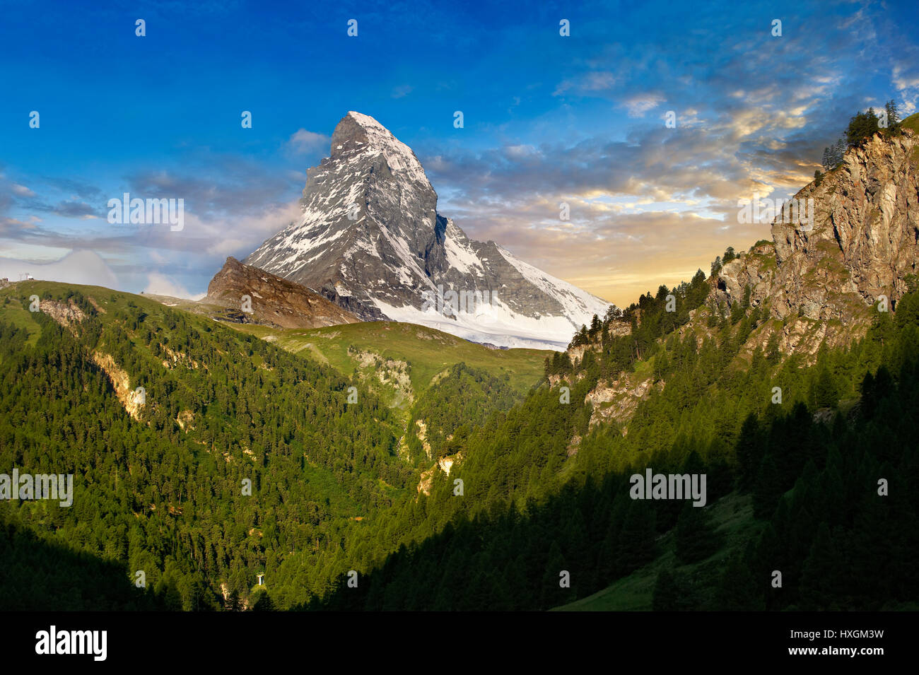 El Matterhorn o Monte Cervino pico montañoso, Zermatt, Suiza Foto de stock