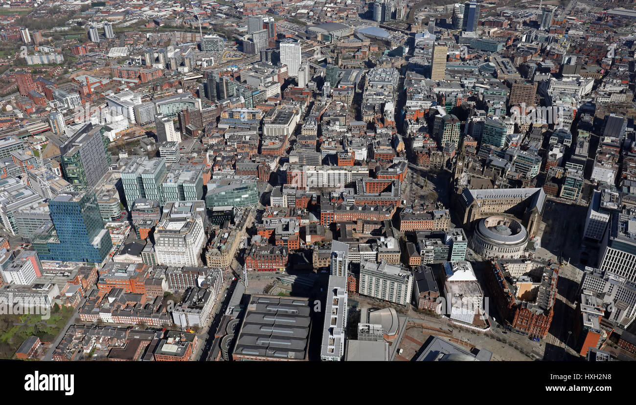 Vista aérea de Deansgate y del centro de la ciudad de Manchester, Reino Unido Foto de stock