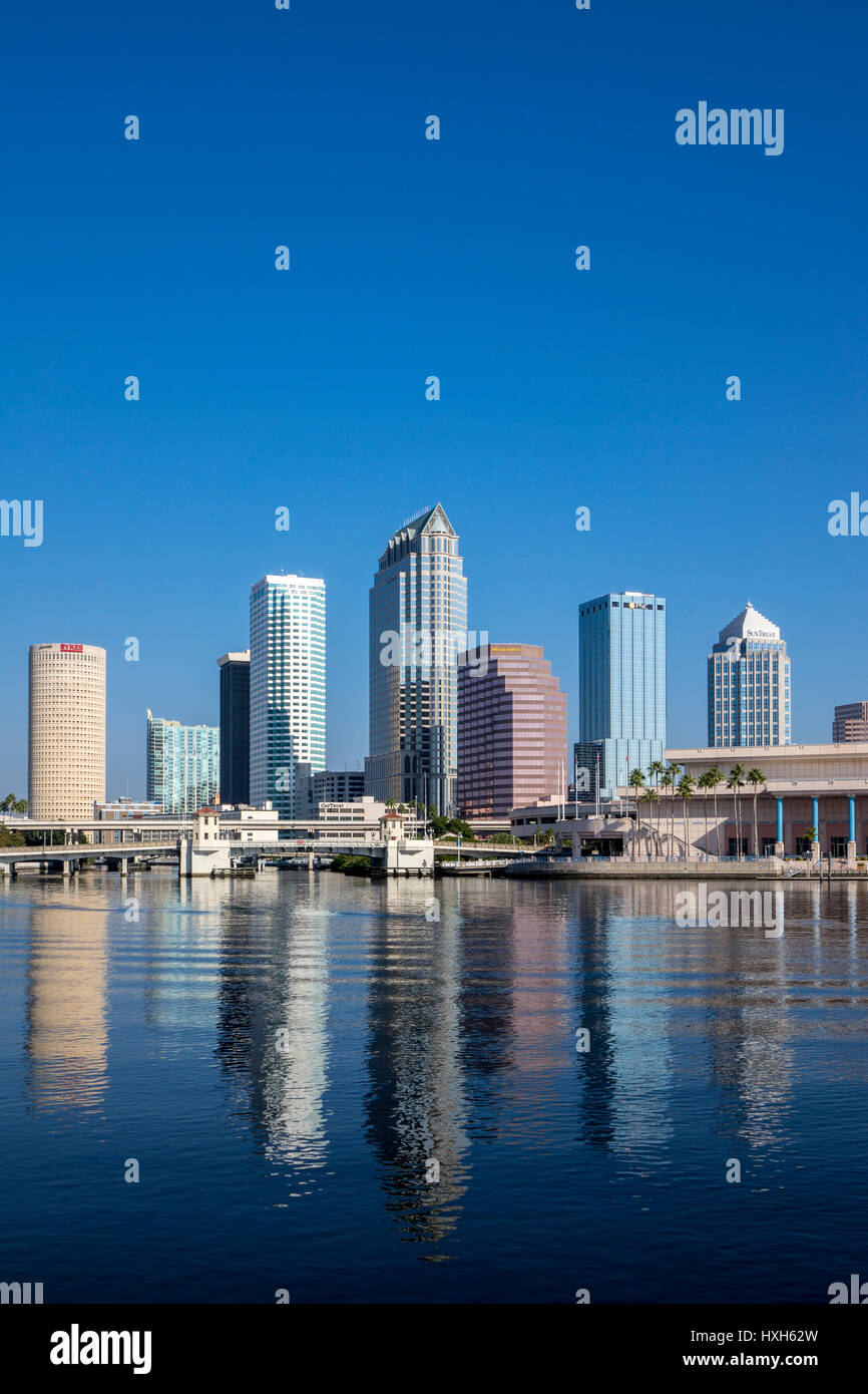 El distrito de negocios del horizonte de Tampa, Florida, EE.UU. Foto de stock