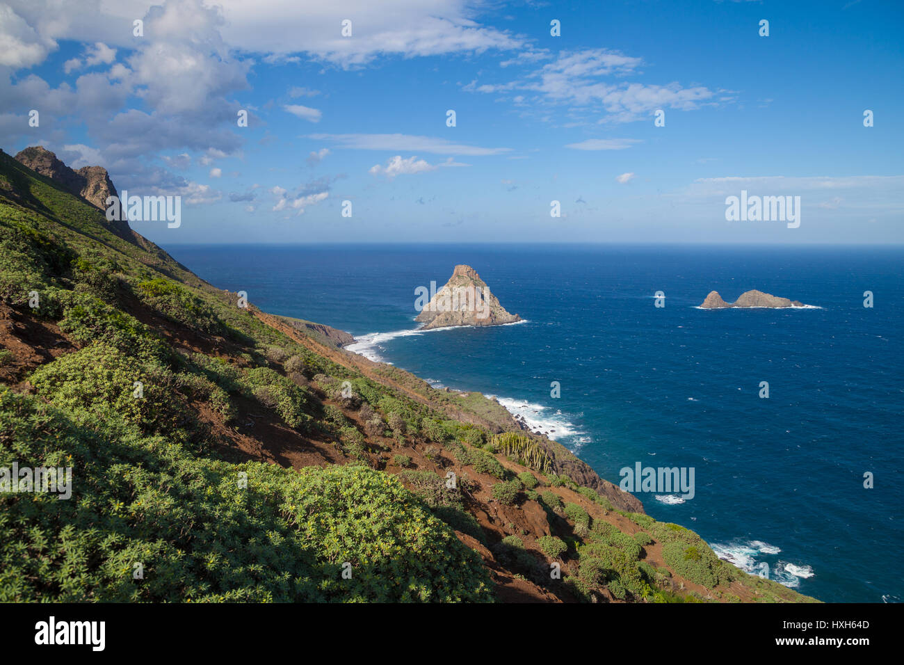 Los Roques de Anaga, en la isla de Tenerife Foto de stock