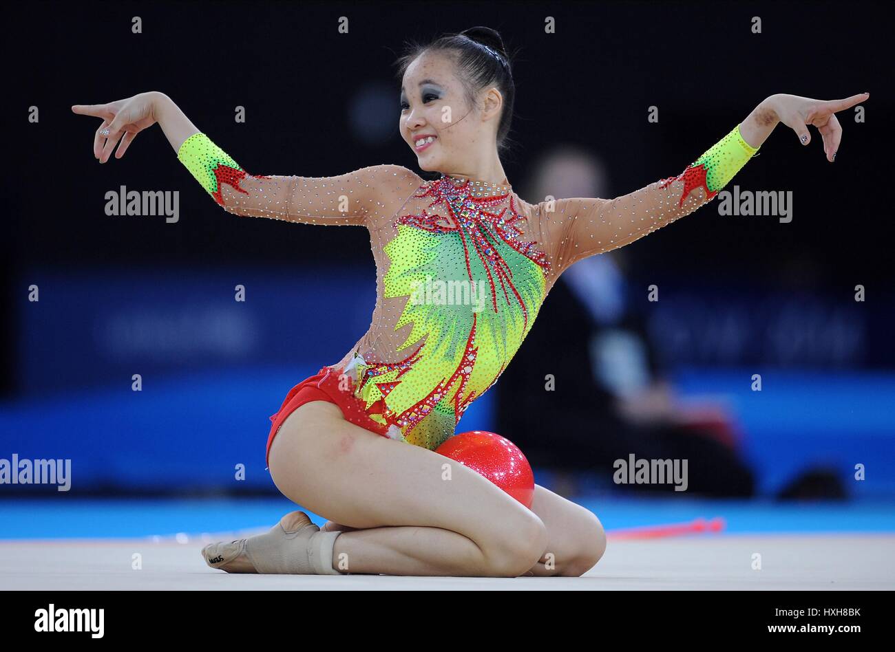 Niña círculo de gimnasia rítmica Fotografía de stock - Alamy