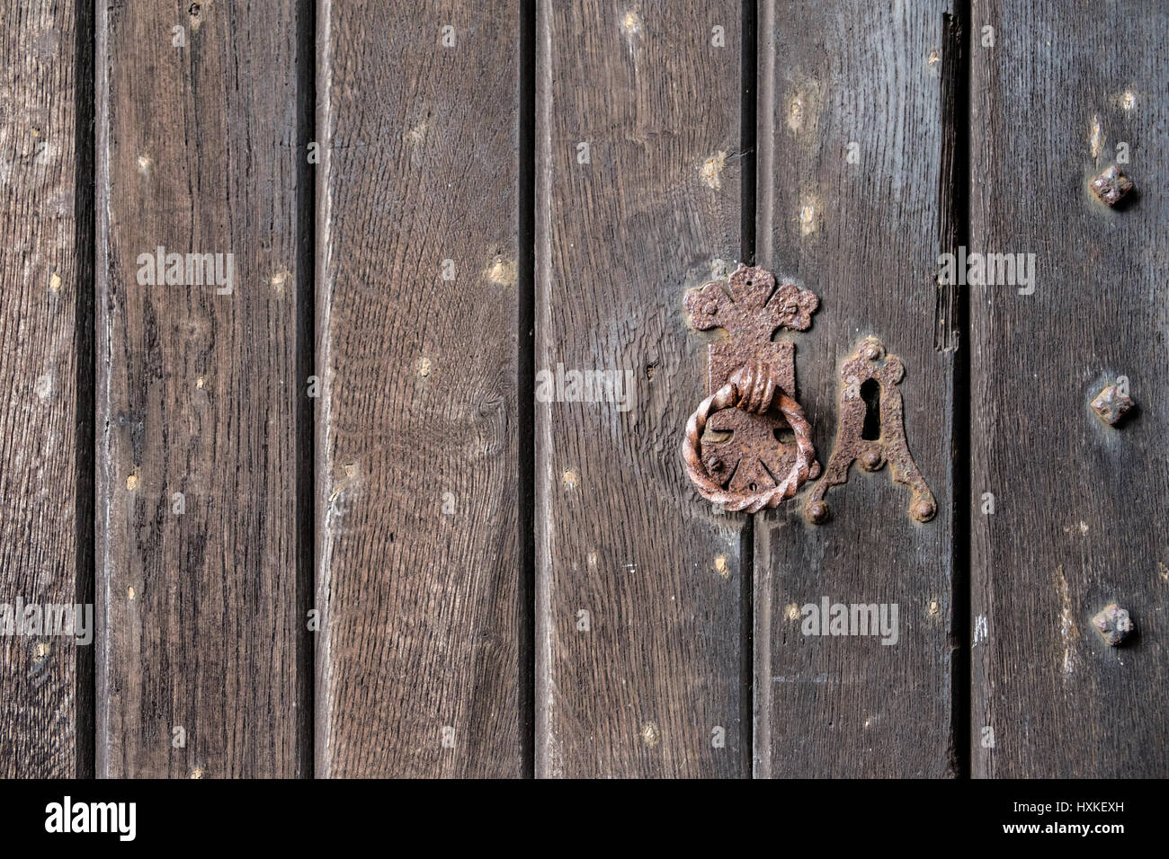 Textura de fondo de una puerta medieval. Foto de stock