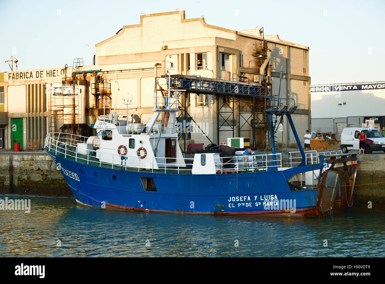 Barco de pesca amarrados en el puerto. El Puerto de Santa María, Cádiz,  Andalucía, España, Europa Fotografía de stock - Alamy