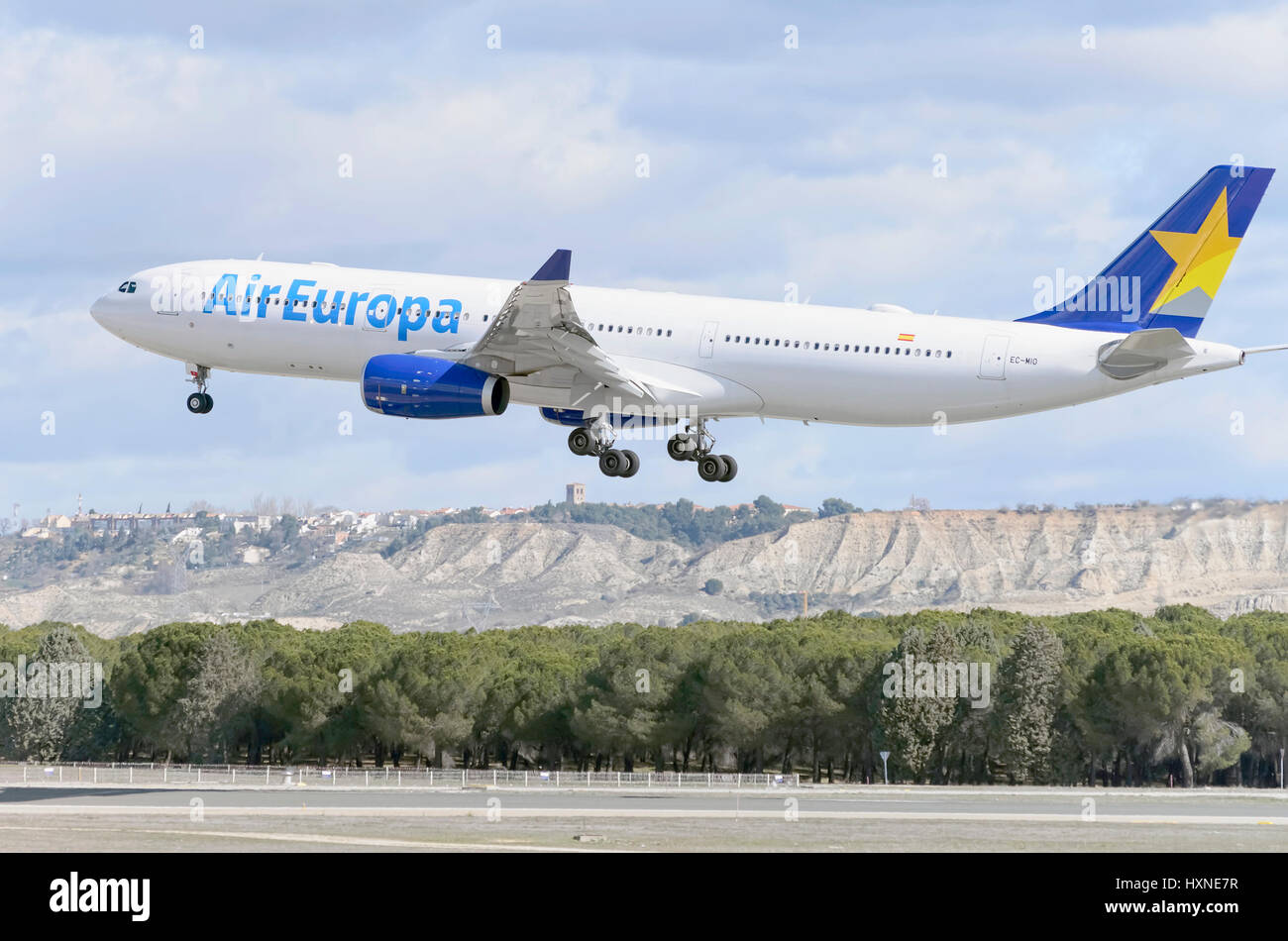 Avión Airbus A330 de Air Europa Líneas Aéreas, está aterrizando en Madrid Barajas, Adolfo