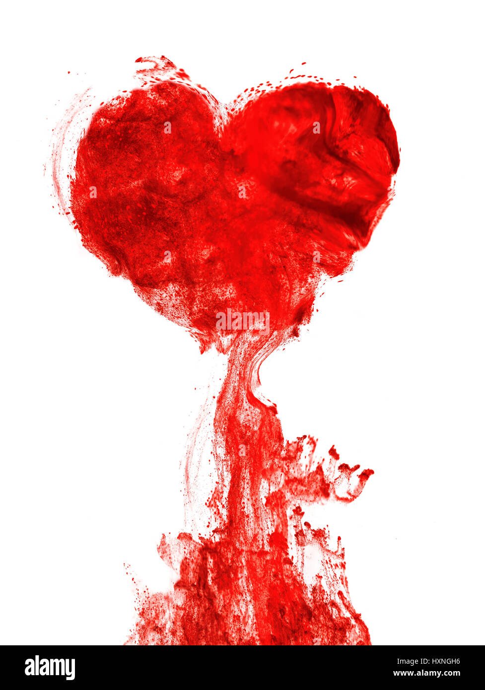 Forma de Corazón de tinta en agua aisladas de sangre Fotografía de stock -  Alamy