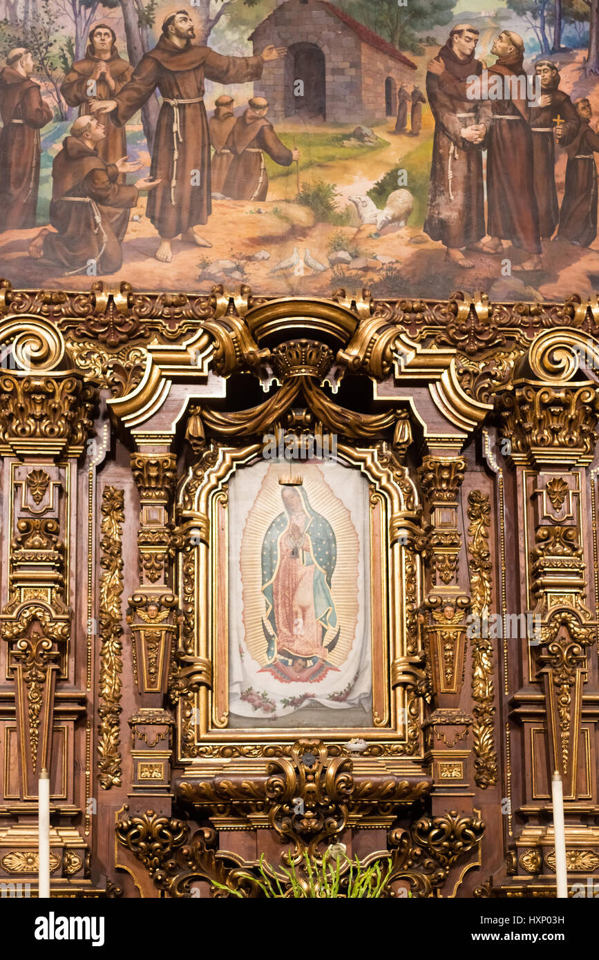 En el interior de la iglesia de Coyoacán, Ciudad de México, Diciembre de 2016 Fotografía de stock - Alamy En el interior de la iglesia de Coyoacán, Ciudad de México, Diciembre de 2016 Fotografía de stock - Alamy