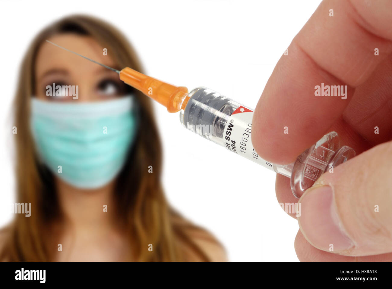 Mujer con máscara de cerdo, la vacunación contra la influenza, Frau mit Mundschutz, Impfung gegen Schweinegrippe Foto de stock