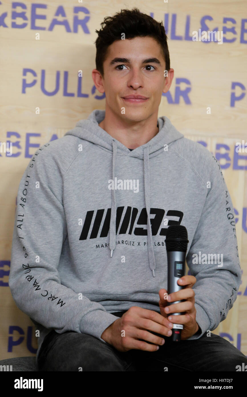 Madrid, España. 30 Mar, 2017. Rider Moto GP Marc Márquez durante el  photocall presentación de la colección se ha diseñado con Pull \u0026 Bear en  Madrid Jueves, 30 de marzo de 2017.