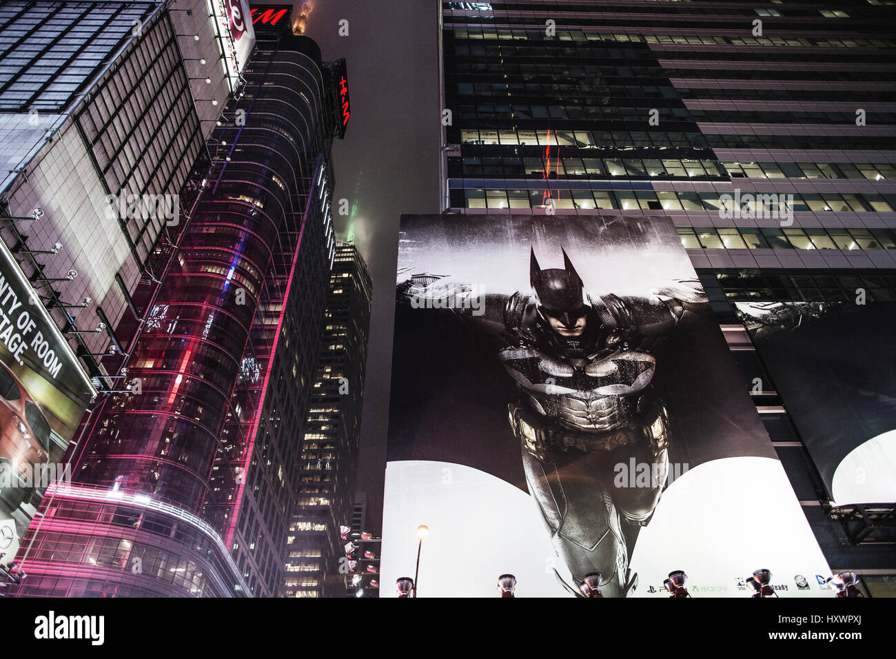 Un gigante de Batman commericial vistos en un edificio en la Ciudad de  Nueva York, Estados Unidos de América Fotografía de stock - Alamy