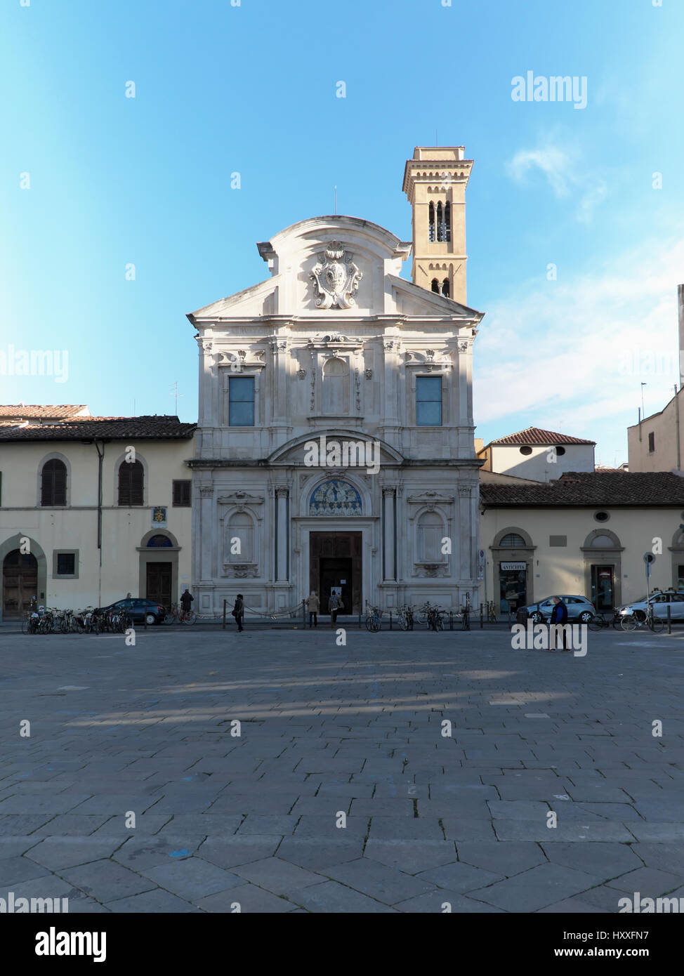 La iglesia de Todos Los Santos (Chiesa di Ognissanti) fachada; la
