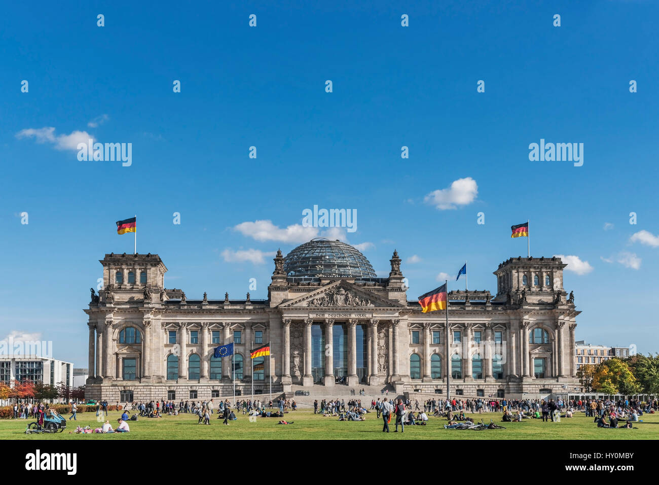 El edificio del Reichstag fue construido entre 1884 y 1894 por Paul  Wallott. Desde 1999, el edificio es la sede del Bundestag Alemán en Berlín  Fotografía de stock - Alamy