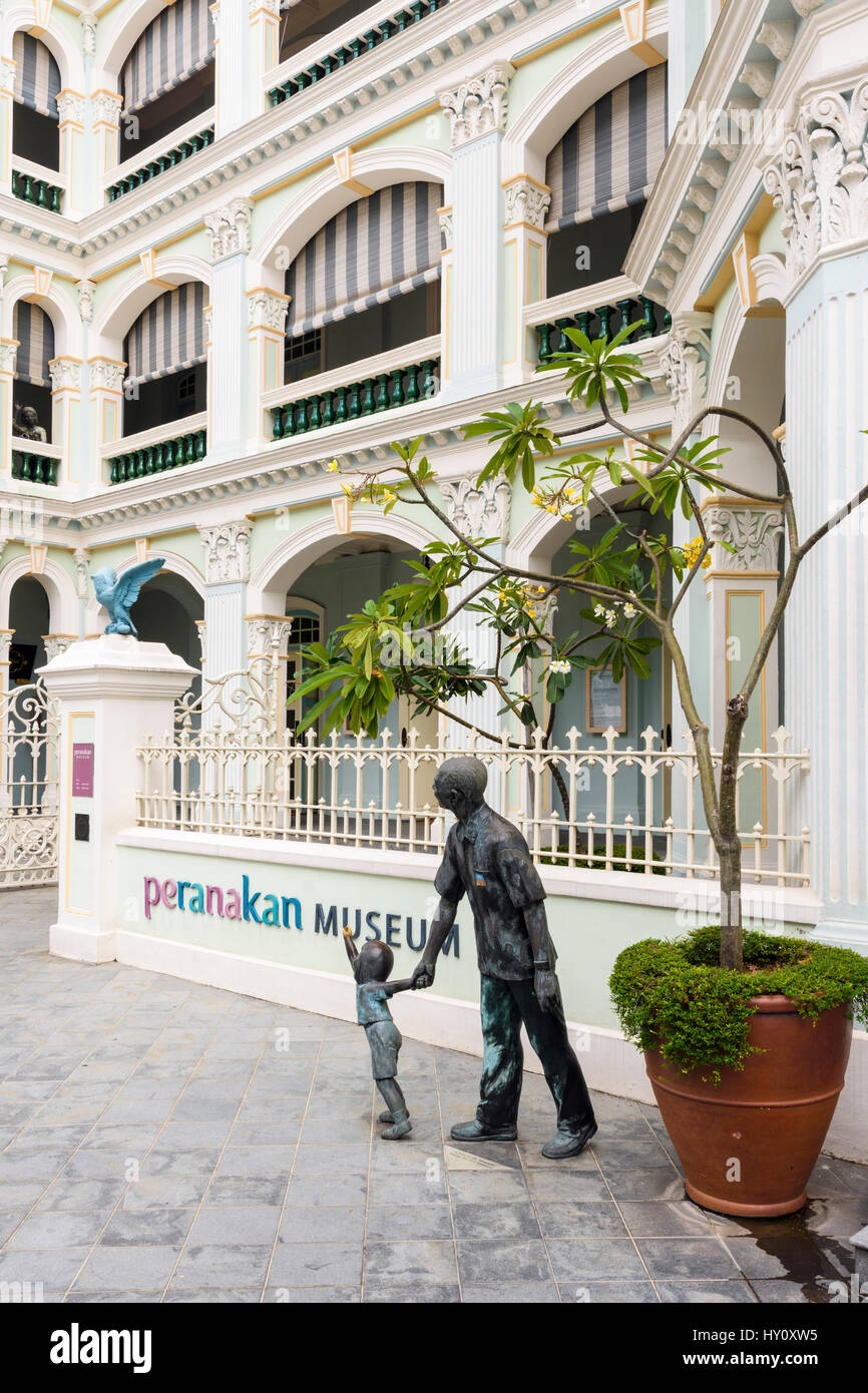 Museo Peranakan estrecho de Singapur celebra la cultura china en el sudeste de Asia, ubicado en el antiguo edificio de la Escuela Tao Nan Foto de stock