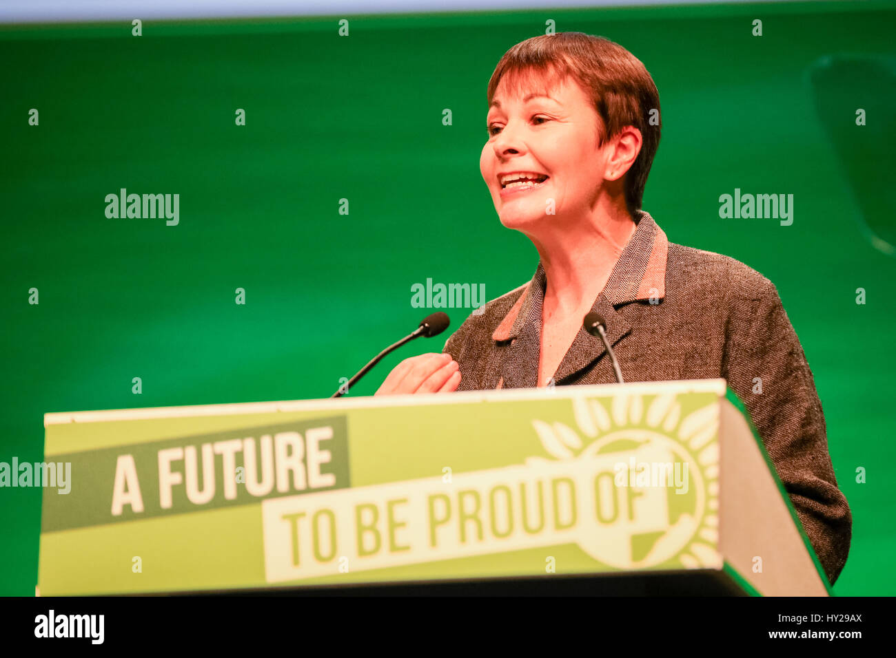 Co-líder del partido verde Caroline Lucas mp en Brighton, hablando en el partido verde de Inglaterra y Gales conferencia 2017 Foto de stock