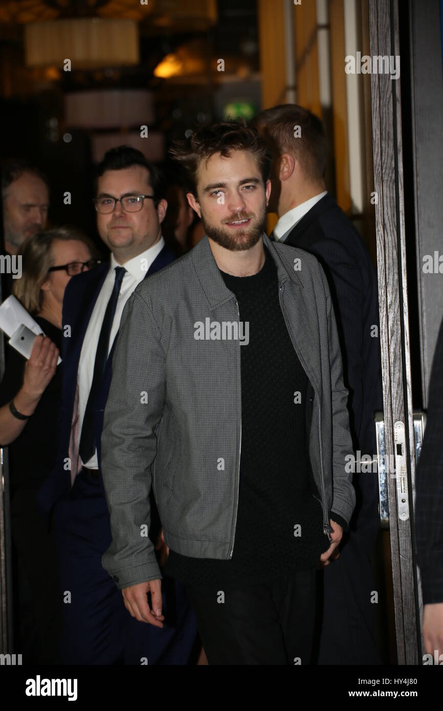 Berlín, Alemania, febrero 9th, 2015: Robert Pattinson y Dane DeHaan en la 65ª edición de la Berlinale para el estreno de 'vida'. Foto de stock
