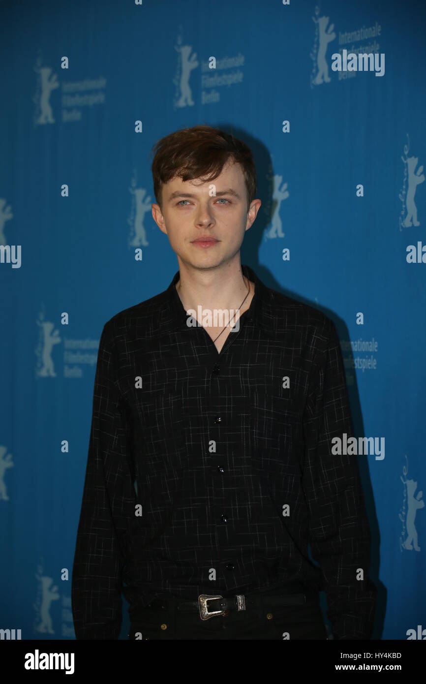 Berlín, Alemania, febrero 9th, 2015: Robert Pattinson y Dane DeHaan en la 65ª edición de la Berlinale para el estreno de 'vida'. Foto de stock