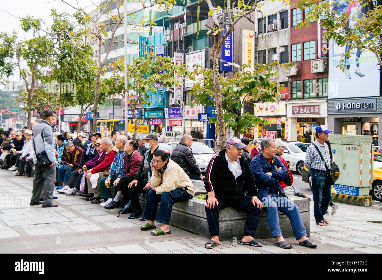 La gente cerca del Templo Longshan, Wanhua, Taipei, Taiwán. Foto de stock