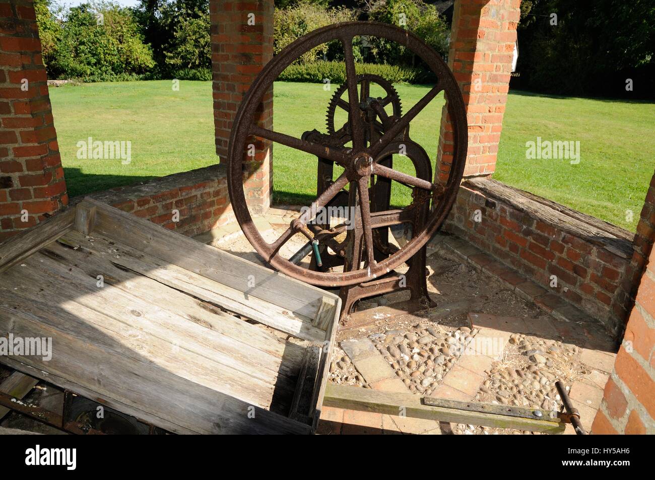 La maquinaria para elevar el agua en la casa. Ardeley, Hertfordshire Foto de stock