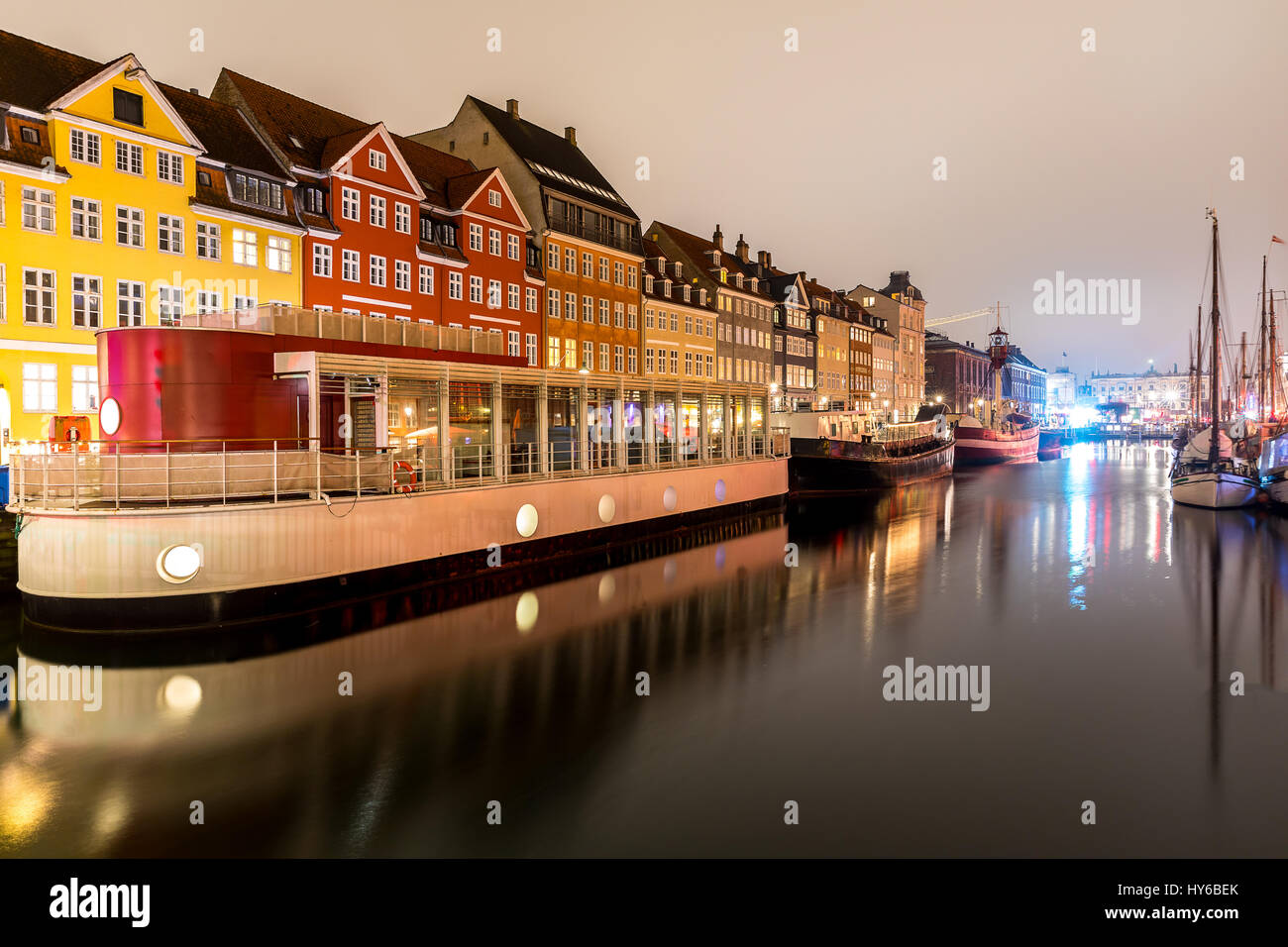 Copenhague Nyhavn, el puerto nuevo de Copenhague, en la ...