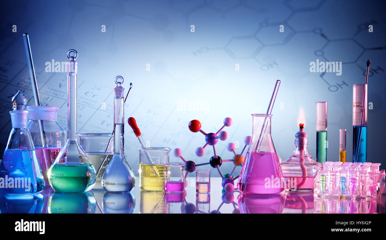 Las investigaciones de laboratorio - Cristalería científica antecedentes químicos Foto de stock