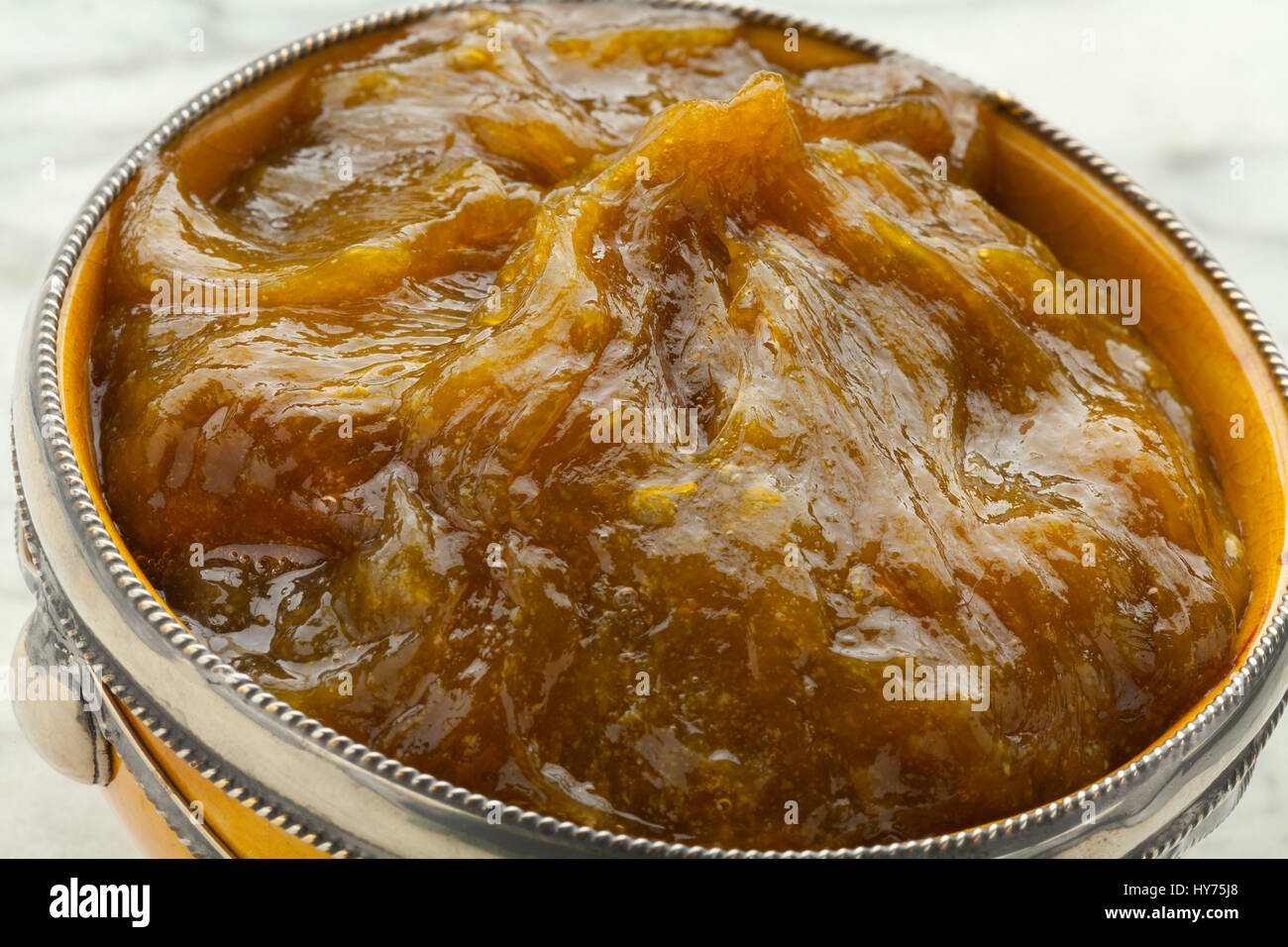 Recipiente tradicional con jabón negro marroquí argán cerrar Fotografía de  stock - Alamy