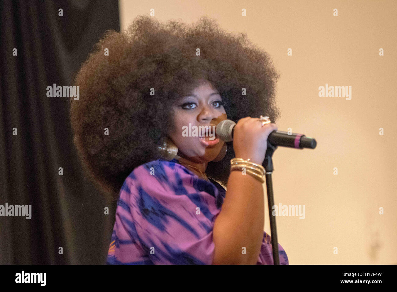 Filadelfia, Pensilvania, Estados Unidos. 1 abr, 2017. Finalista de American Idol, LA'PORSHA RENAE, realiza en la WDA Mujeres de excelencia almuerzo celebrado en el Hotel Sheraton en Filadelfia, Pa, es la tercera mujer WDA anual de excelencia almuerzo presented por Gwynedd misericordia University. Crédito: Ricky Fitchett/Zuma alambre/Alamy Live News Foto de stock