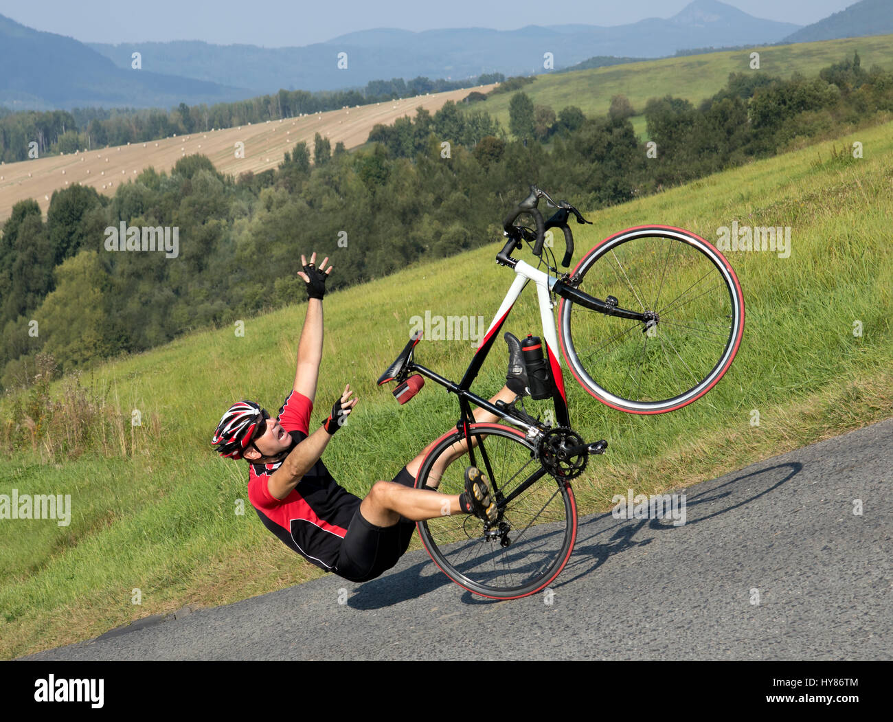 Caer de la bicicleta fotografías e imágenes de alta resolución - Alamy