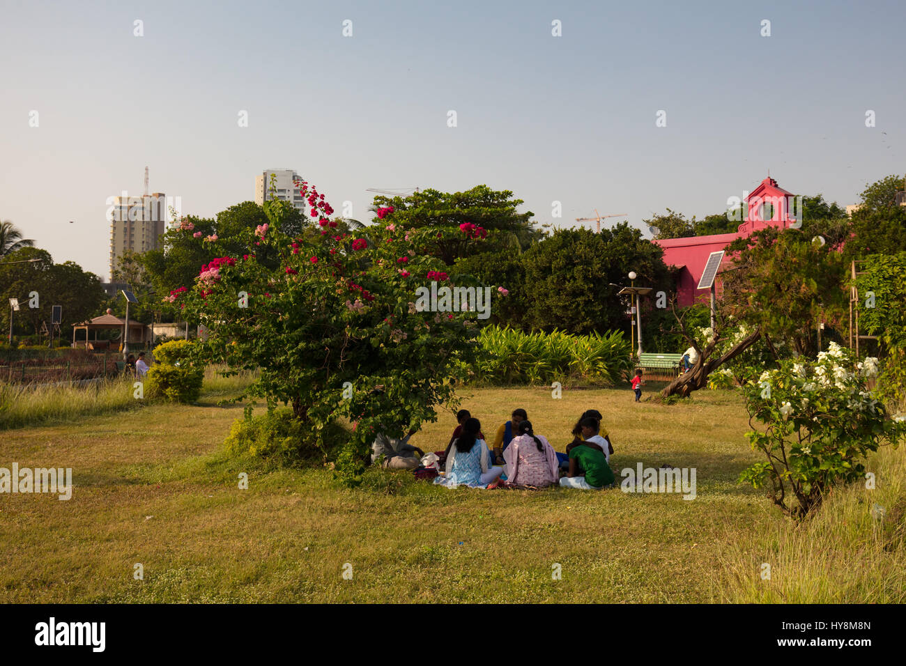 Los famosos jardines colgantes Mumbai en claro de otoño Fotografía de stock - Alamy