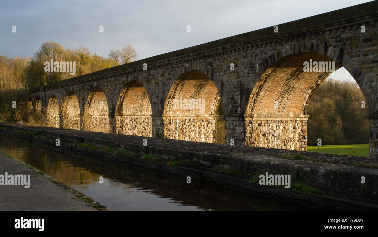 Canal de Chirk acueducto y viaducto ferroviario Foto de stock