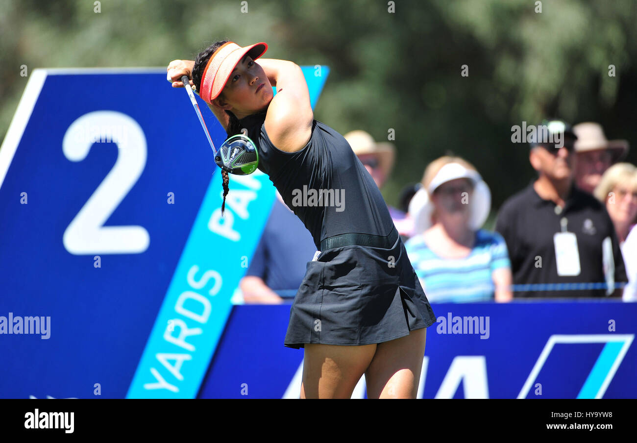 Rancho Mirage, California, USA. 2 abr, 2017. Michelle Wie, que aterriza en el segundo agujero durante la ronda final de la ANA inspiración en el Dinah Shore Tournament Curso en Mission Hills Country Club de Rancho Mirage, California. John Green/CSM/Alamy Live News Foto de stock