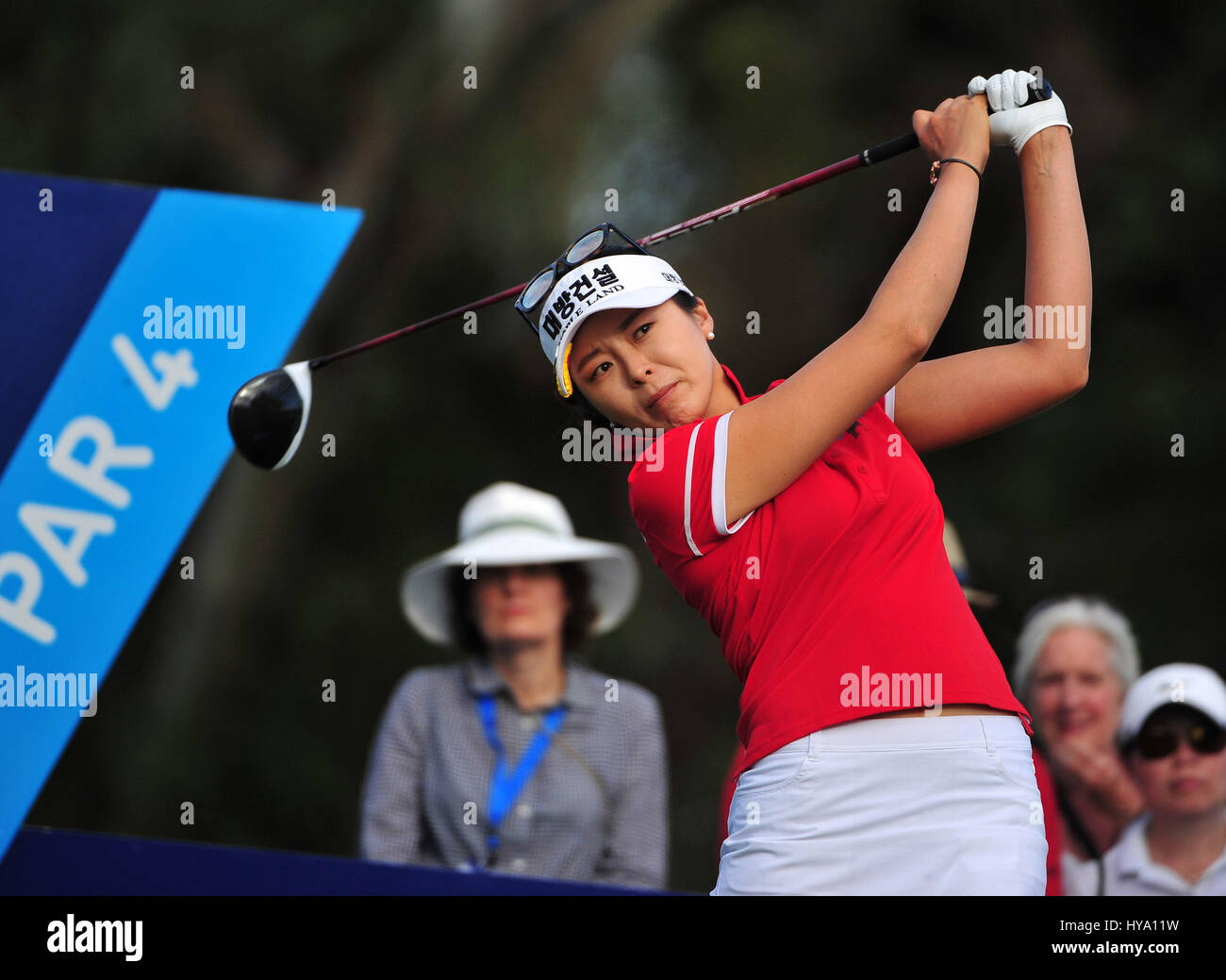 Rancho Mirage, California, USA. 2 abr, 2017. Mi Jung Hur el 16 tee durante la ronda final de la ANA inspiración en el Dinah Shore Tournament Curso en Mission Hills Country Club de Rancho Mirage, California. John Green/CSM/Alamy Live News Foto de stock