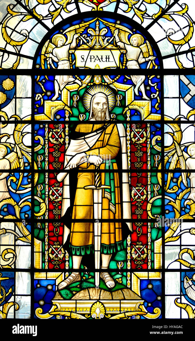Londres, Inglaterra, Reino Unido. Iglesia de St Lawrence Jewry siguiente Guildhall - vidriera: San Pablo Foto de stock