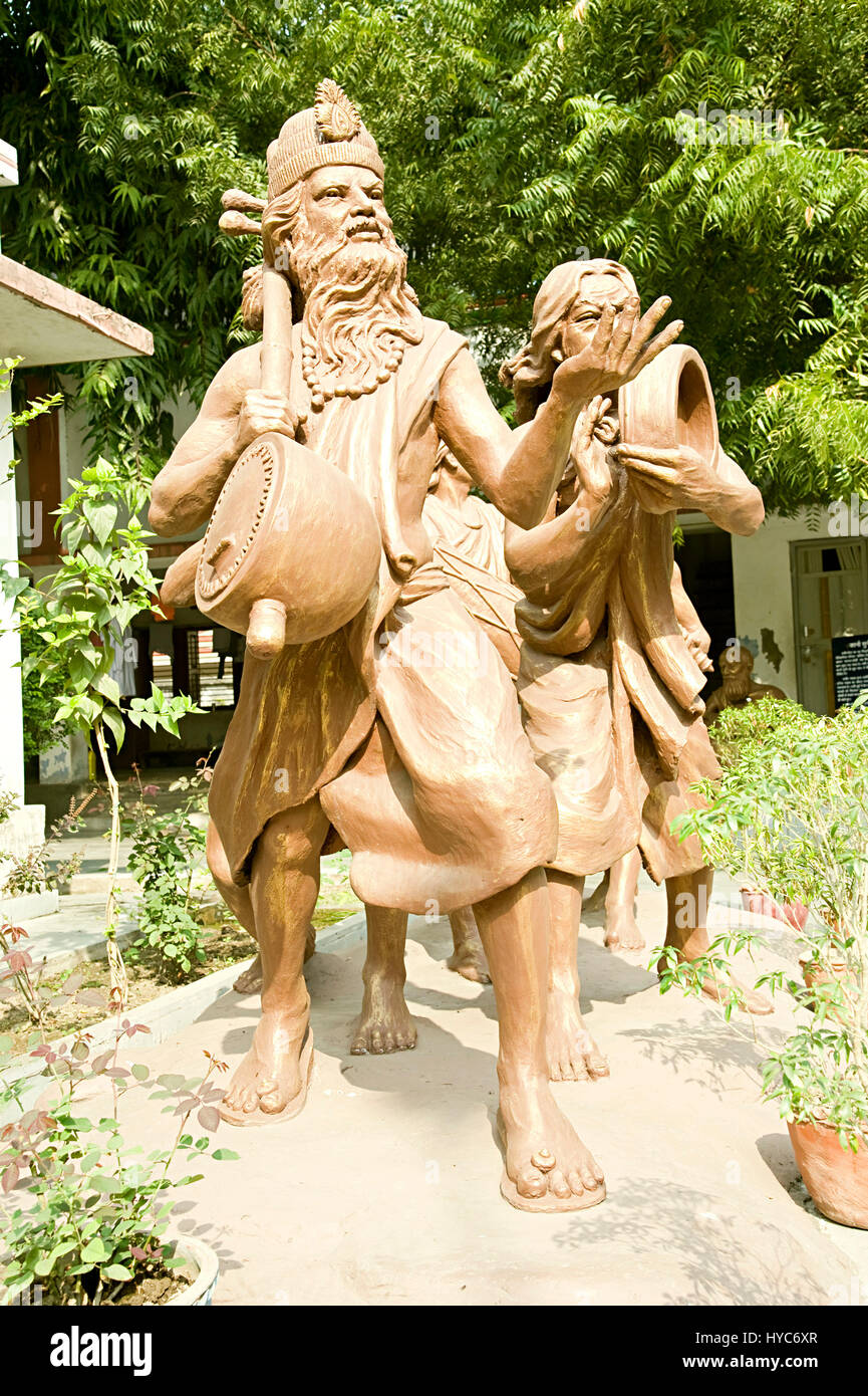 Escultura de kabir y Sant cantando, Varanasi, Uttar Pradesh, India, Asia Foto de stock