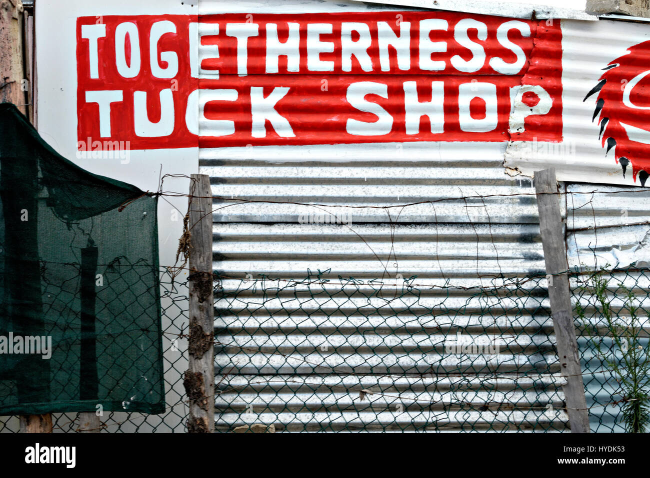 Compañerismo Tuck Shop sign on tin shed, Western Cape, Sudáfrica Foto de stock