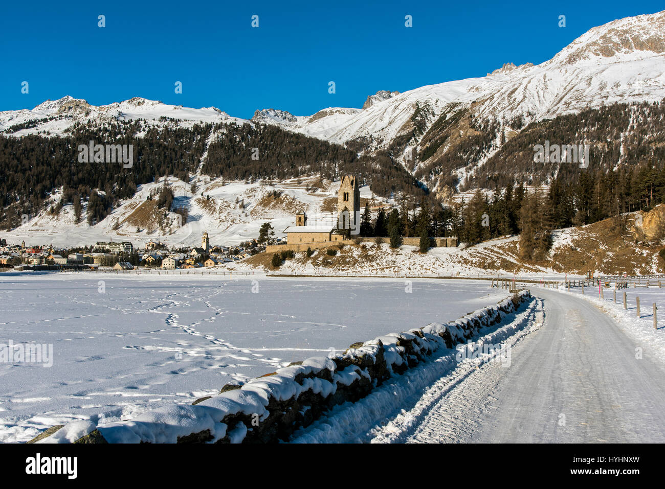 Vista invernal de Celerina, Graubunden, Suiza Foto de stock
