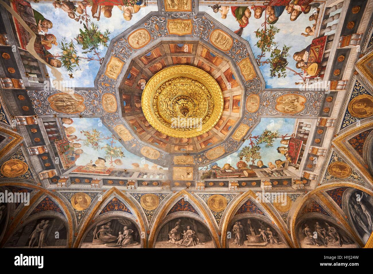 Techo renacentista pinturas de Benevento, Tisi también il Garofalo, El Tesoro Hall, el Museo Arqueológico Nacional, Ferrara Foto de stock