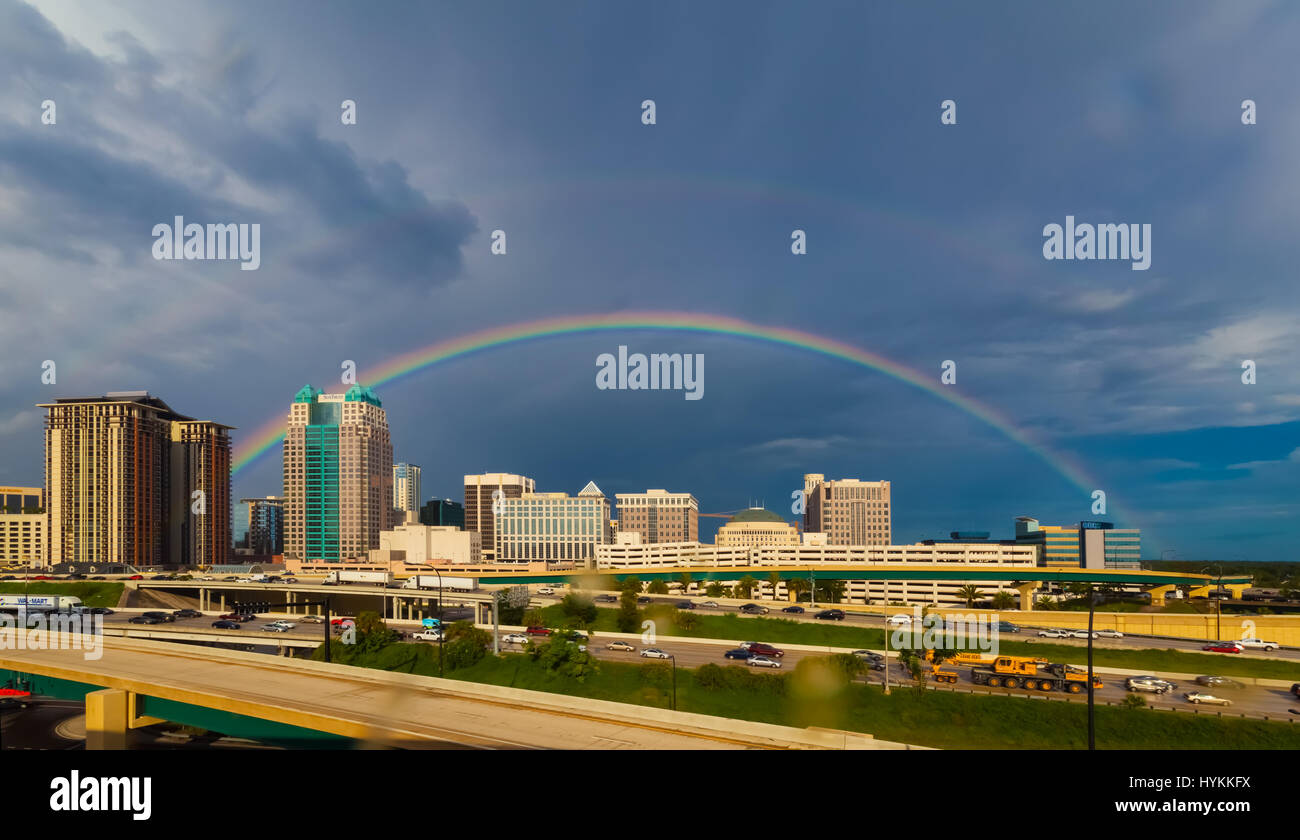 Como un rayo de esperanza fotos del arcoiris símbolo de la comunidad gay en  el centro de Orlando ha sido lanzado por un fotógrafo local en desafío del  terrorismo. Tras el ataque