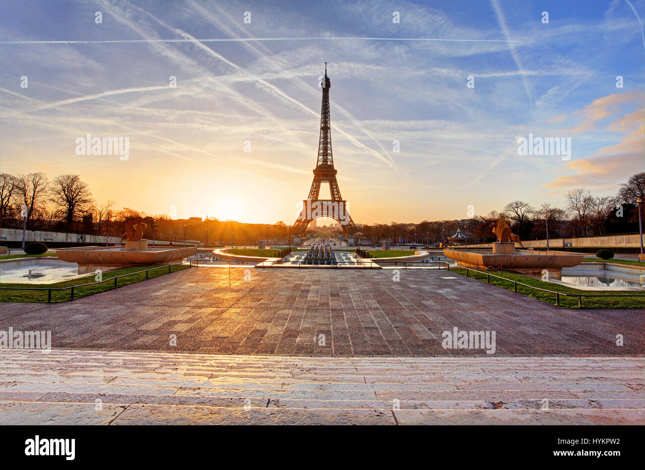 Amanecer en París, con la Torre Eiffel Fotografía de stock Alamy
