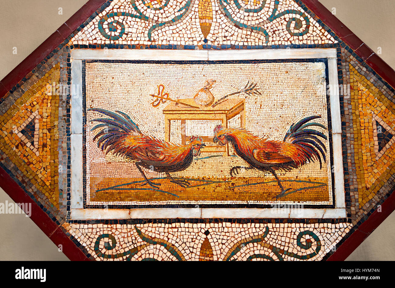 Mosaico romano de retrato de una lucha Cockerall desde Pompeya sitio arqueológico. Museo Arqueológico de Nápoles Foto de stock