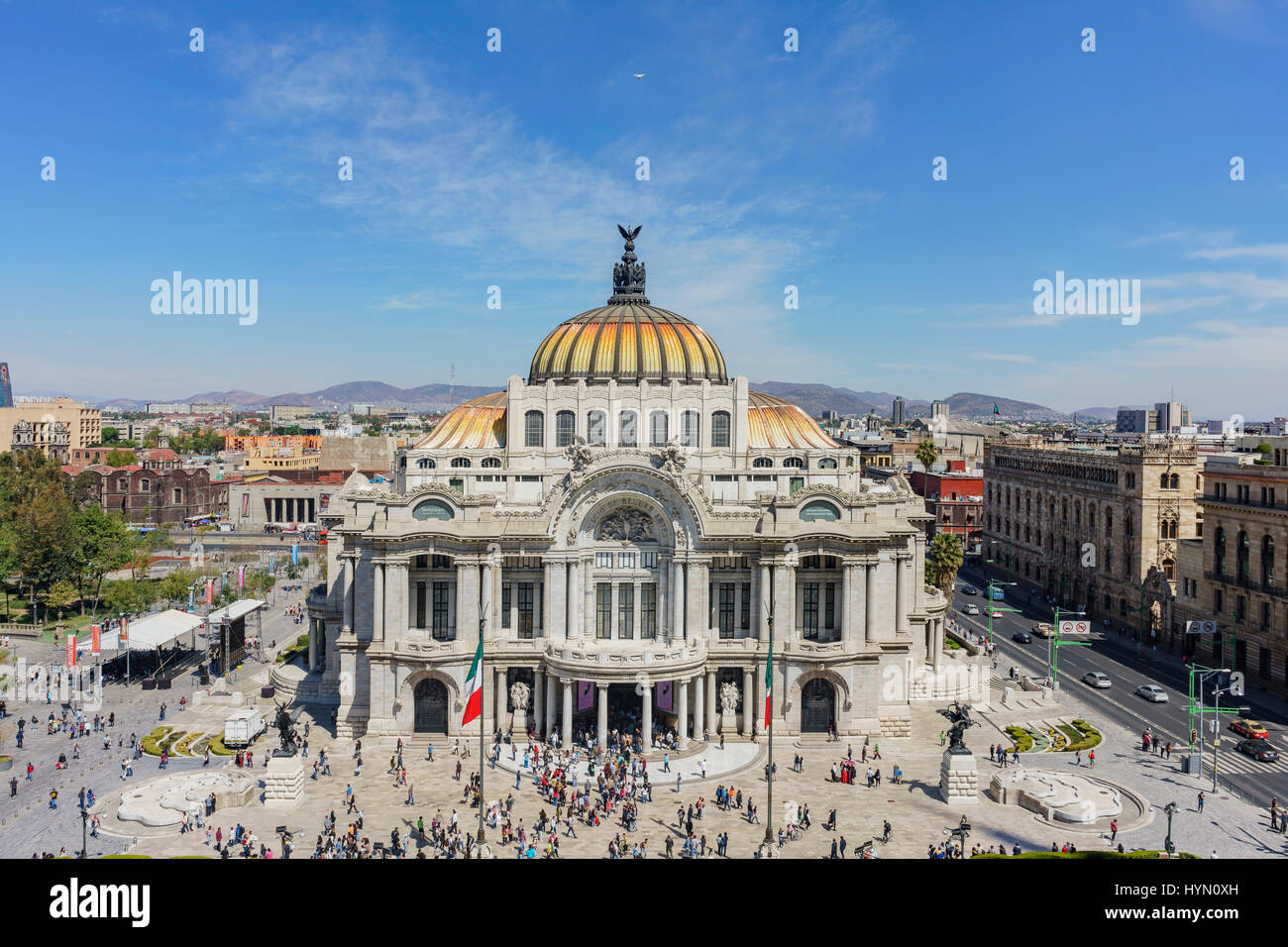 Mañana antena vista del Palacio de Bellas Artes, la Catedral del arte en la Ciudad de México Foto de stock