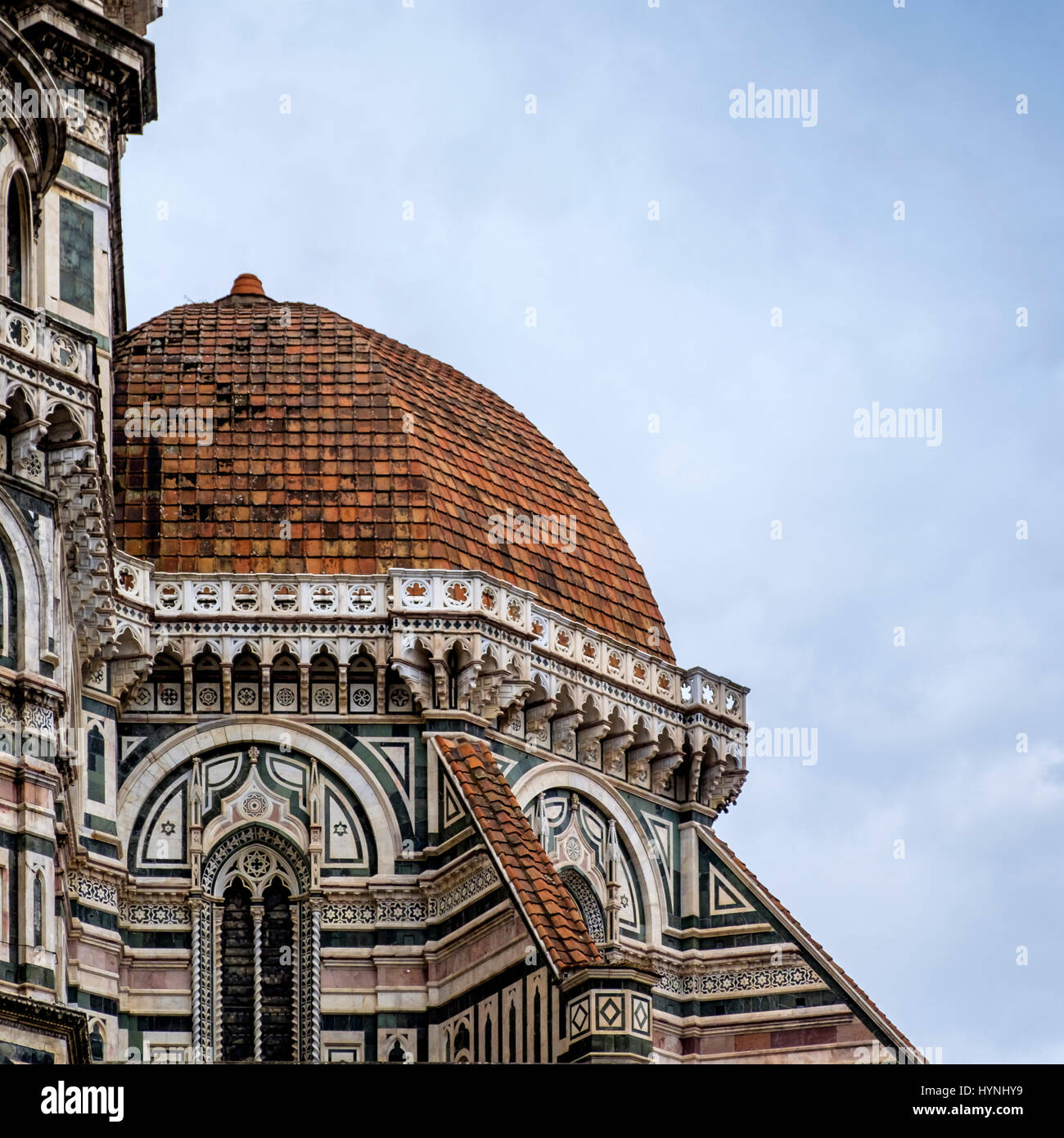 Florencia, Italia: CIRCA MAYO 2015: detalle arquitectónico de la Catedral de Florencia, Santa Maria del Fiore, conocida como el Duomo Foto de stock