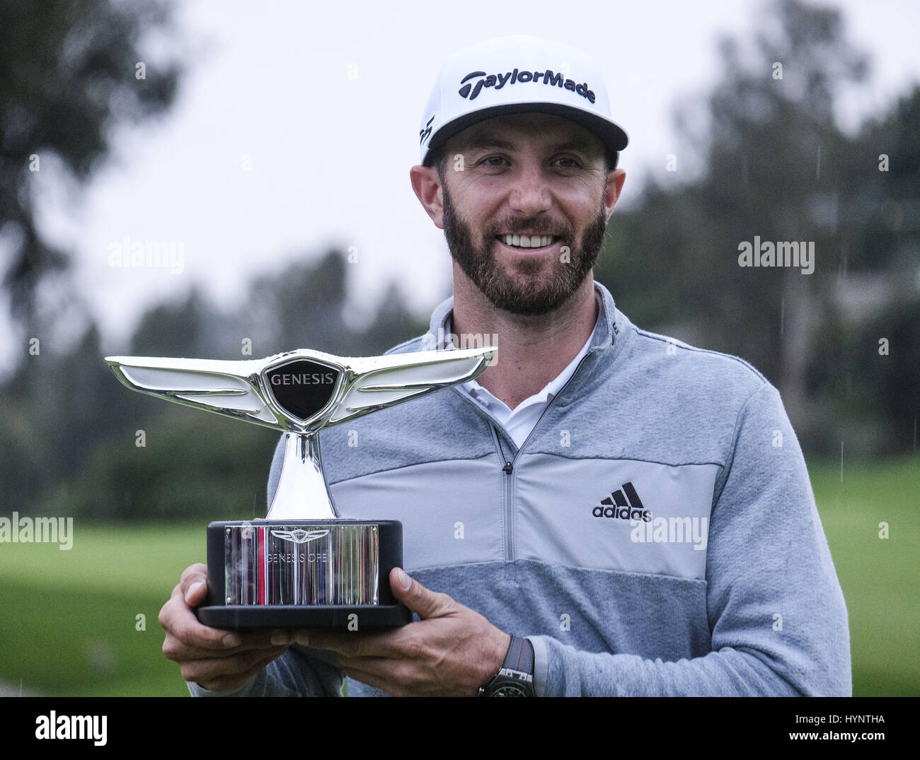 Archivo. Los Angeles, Estados Unidos. 19 Feb, 2017. Pre-torneo favorito DUSTIN JOHNSON ha sufrido una lesión en la espalda baja a raíz de una caída en su casa de alquiler antes de la apertura de la ronda del jueves del Masters de Augusta. Su agente, David Winkle dice que todavía espera jugar mañana. Número uno mundial Johnson cayó en las escaleras del miércoles y "desembarcado duro en la parte inferior de la espalda". Se dice que es incómodo pero está en reposo, y los médicos le han aconsejado permanecer estable. Crédito: Zuma Press, Inc./Alamy Live News Foto de stock