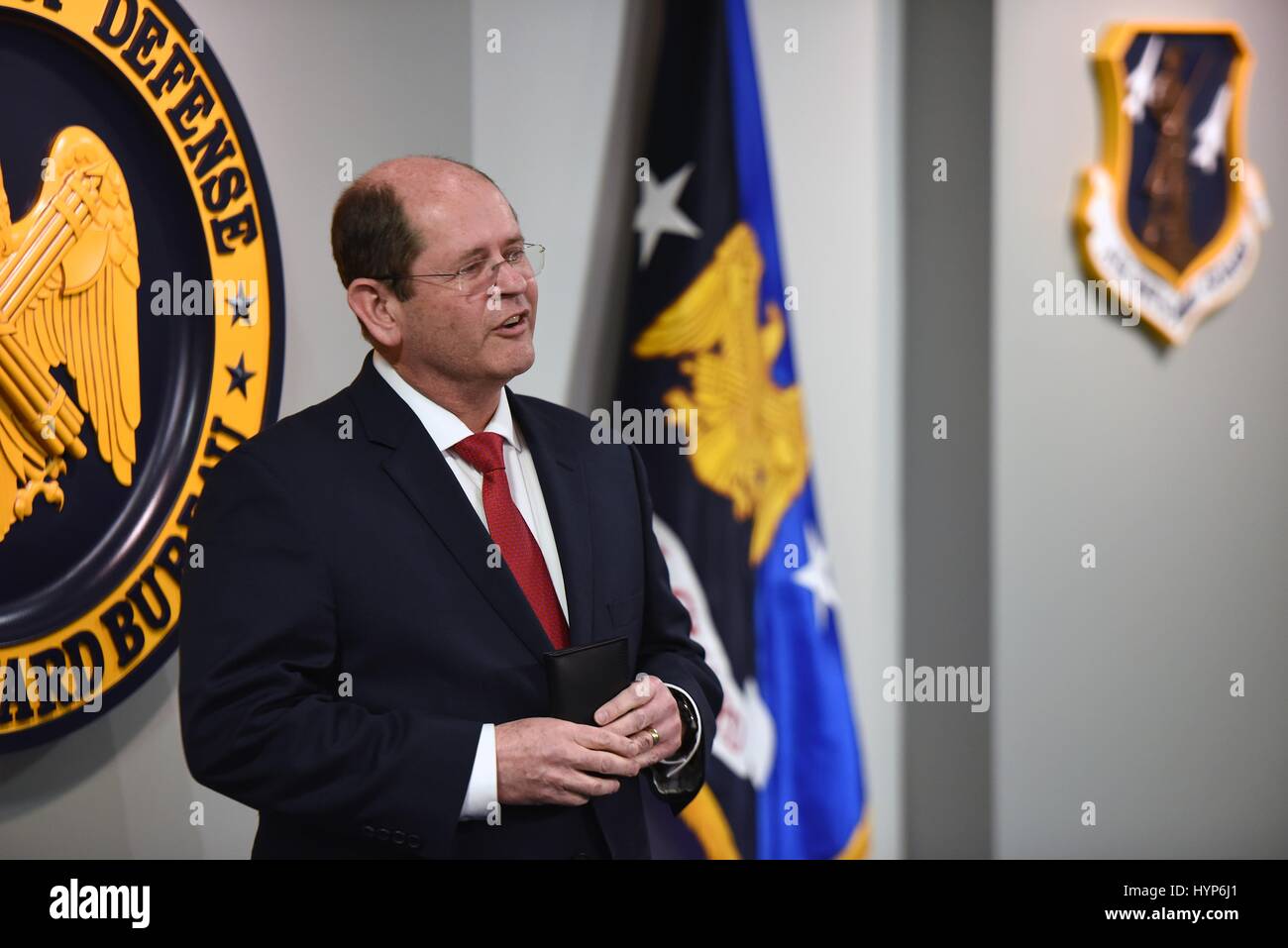 Tony West durante la ceremonia de juramento de la nueva Oficina de la Guardia Nacional de EE.UU. Inspector General en el Pentágono El 4 de enero de 2017 en Washington, DC. Foto de stock