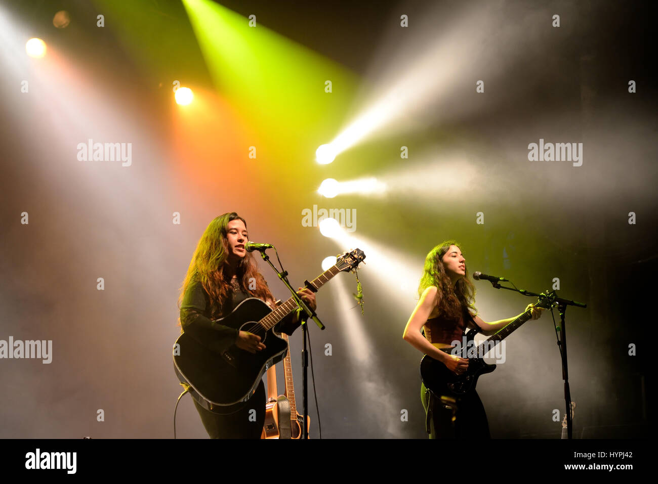 BARCELONA - 21 de abril: Kinsale (banda) en concierto en el escenario de Razzmatazz el 21 de abril de 2016 en Barcelona, España. Foto de stock