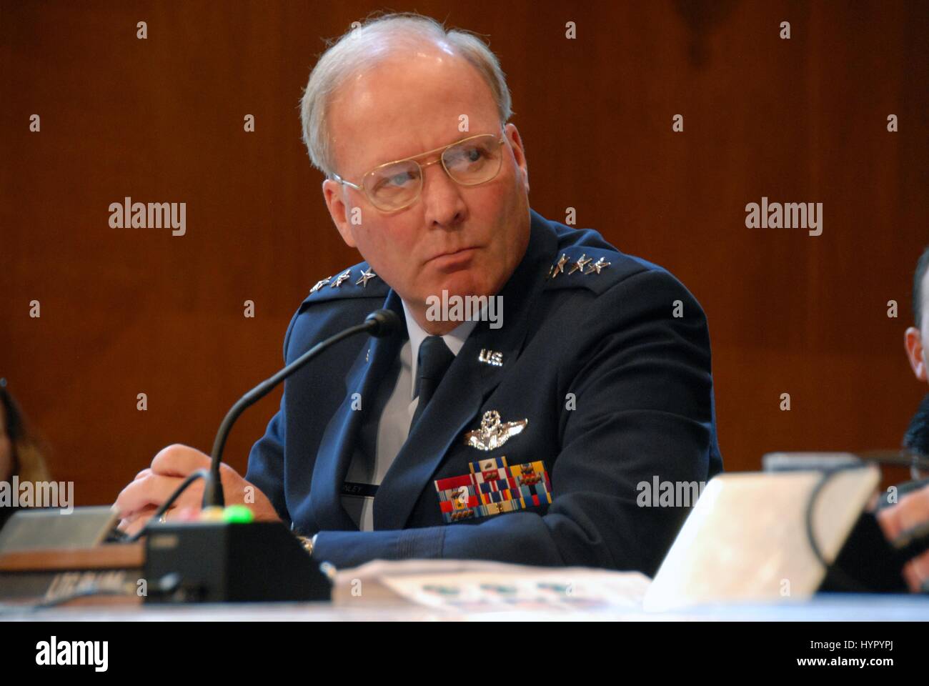 Director de la Guardia Nacional Aérea de EE.UU. Craig McKinley testifica ante el Subcomité de Asignaciones del Senado en defensa, 14 de mayo de 2008 en Washington, DC. Foto de stock