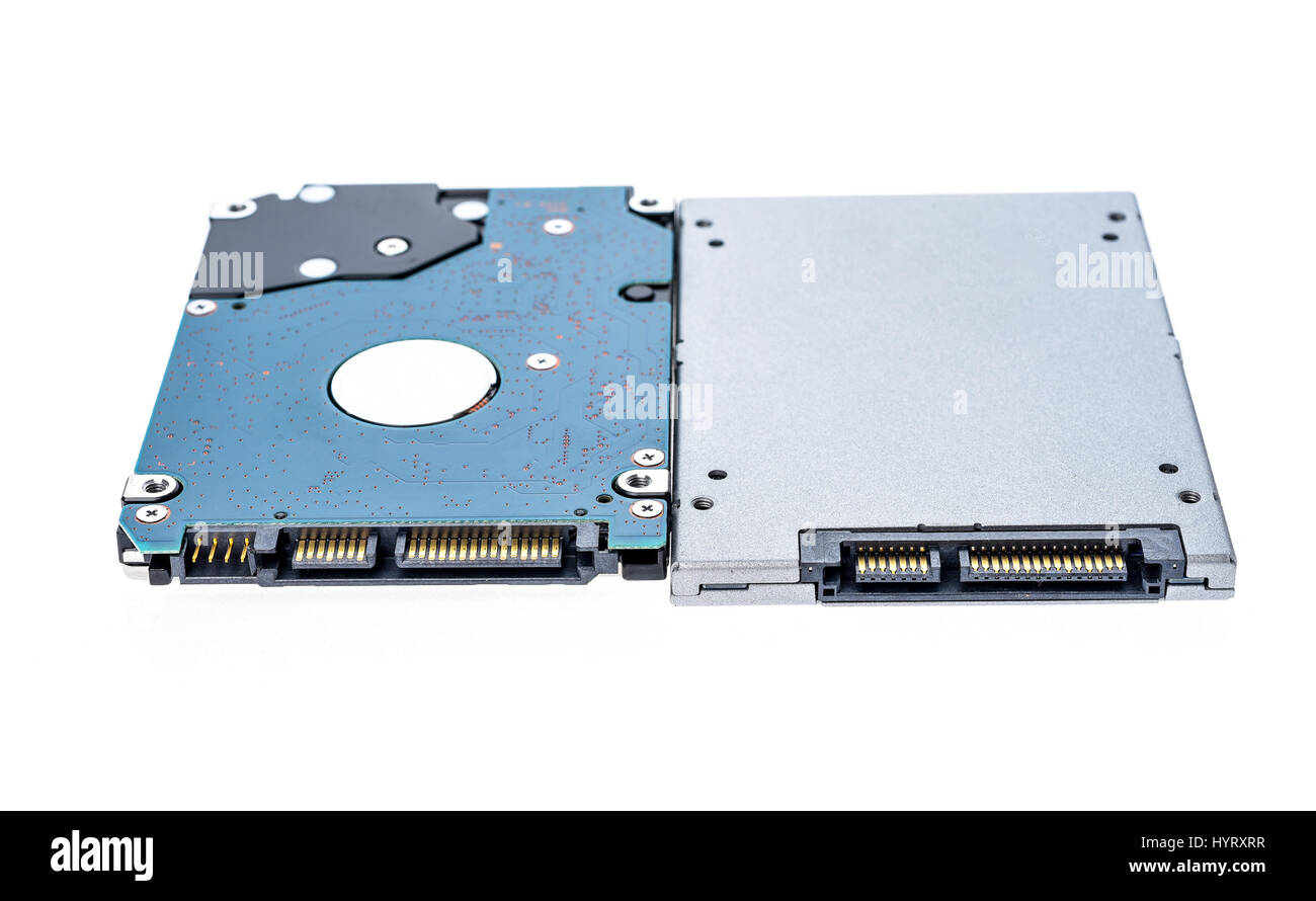 Unidad de estado sólido SSD junto a comparación del tamaño de disco duro de  2,5". Comparación de dos unidades portátiles. SATA - Los conectores de  datos y electricidad, profundidad de Fotografía de