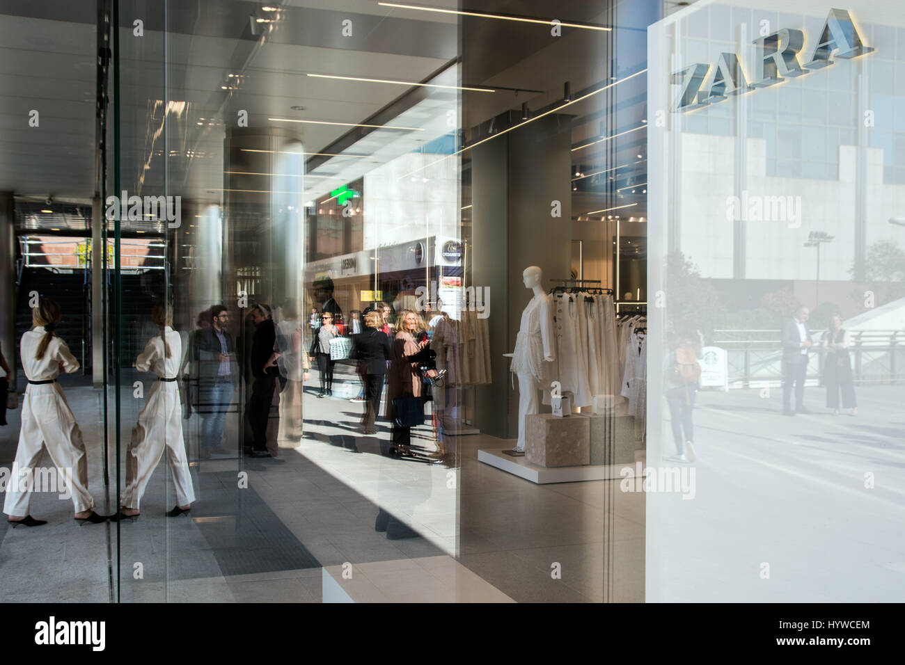 Spain Zara Store Fotos e Imágenes de stock - Página 2 - Alamy
